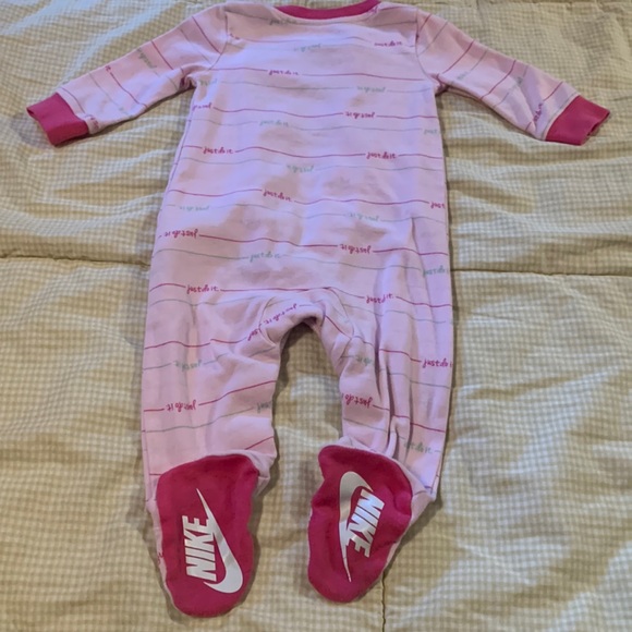 🏷️ 3 for $10 
long sleeve onesie - Picture 5 of 9